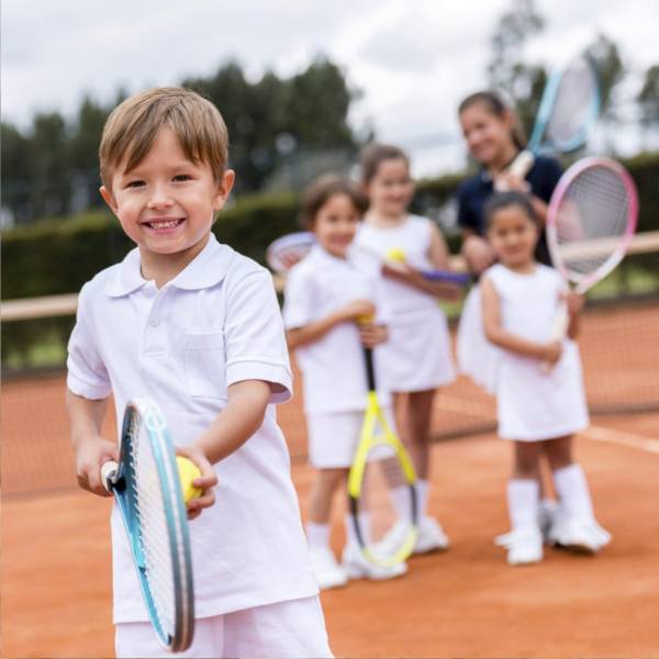 Aula-de-Tenis-para-Criancas-em-Curitiba.jpg